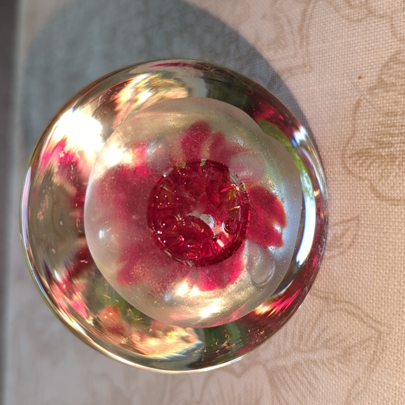 Vintage Joe St Clair Glass Bell Paperweight Red Flowers - Picture 4 of 5